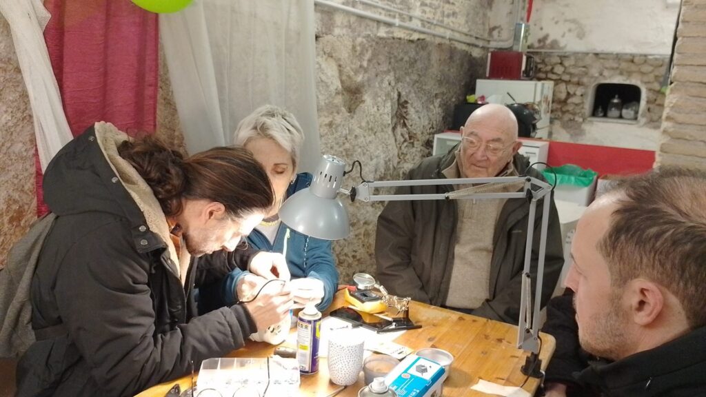Una sessione di Repair Café